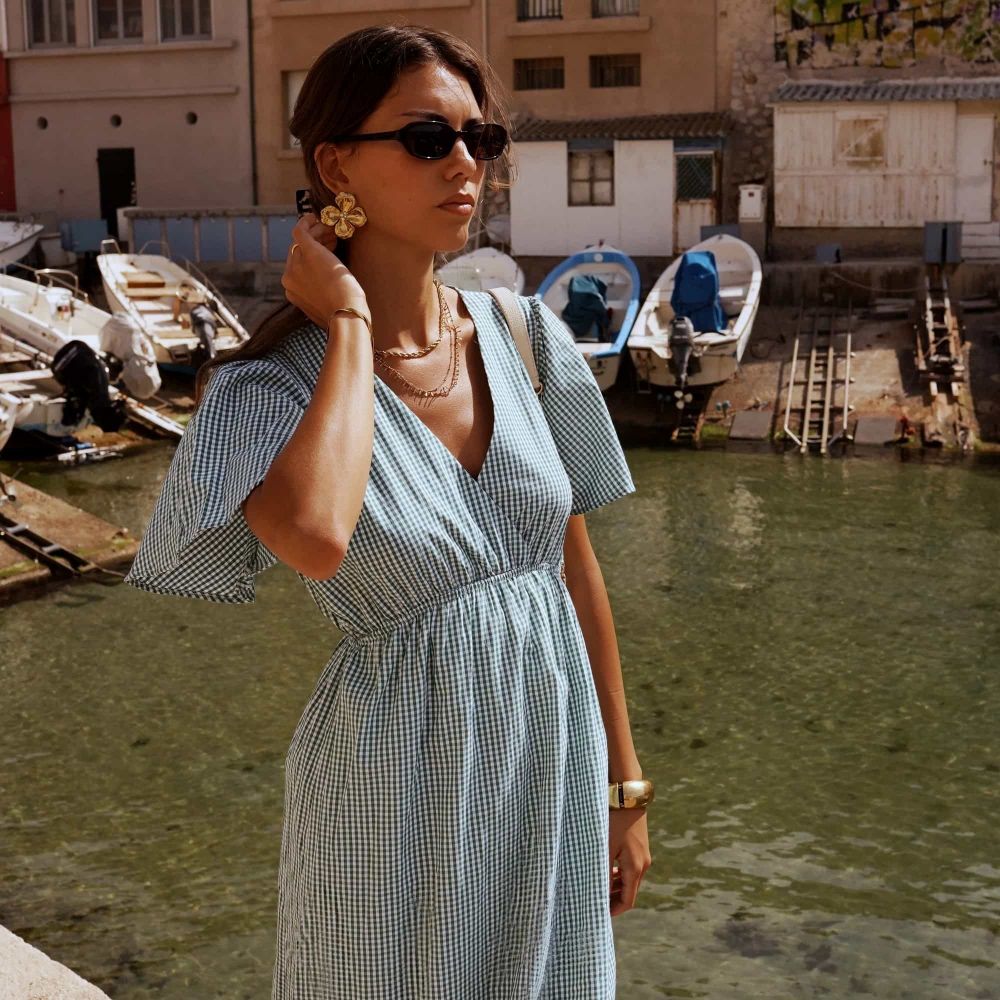 INAPRIL 1986 Robe MIREIO